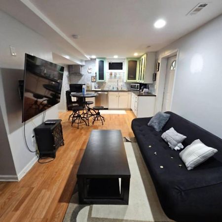 Private Entrance Full Kitchen 2 Bedroom Apartment フレデリックスバーグ エクステリア 写真