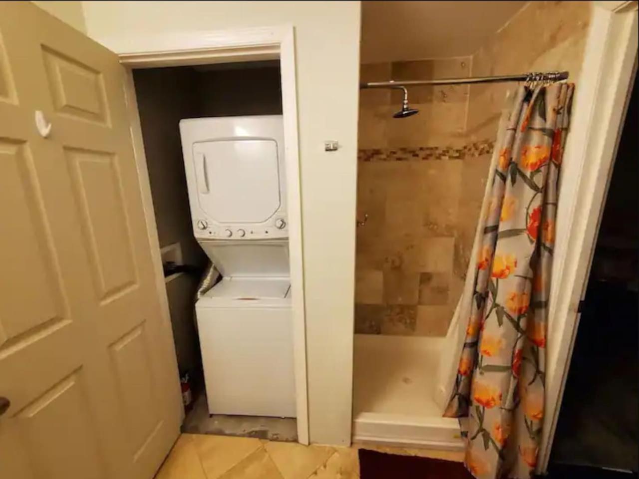 Private Entrance Full Kitchen 2 Bedroom Apartment フレデリックスバーグ エクステリア 写真