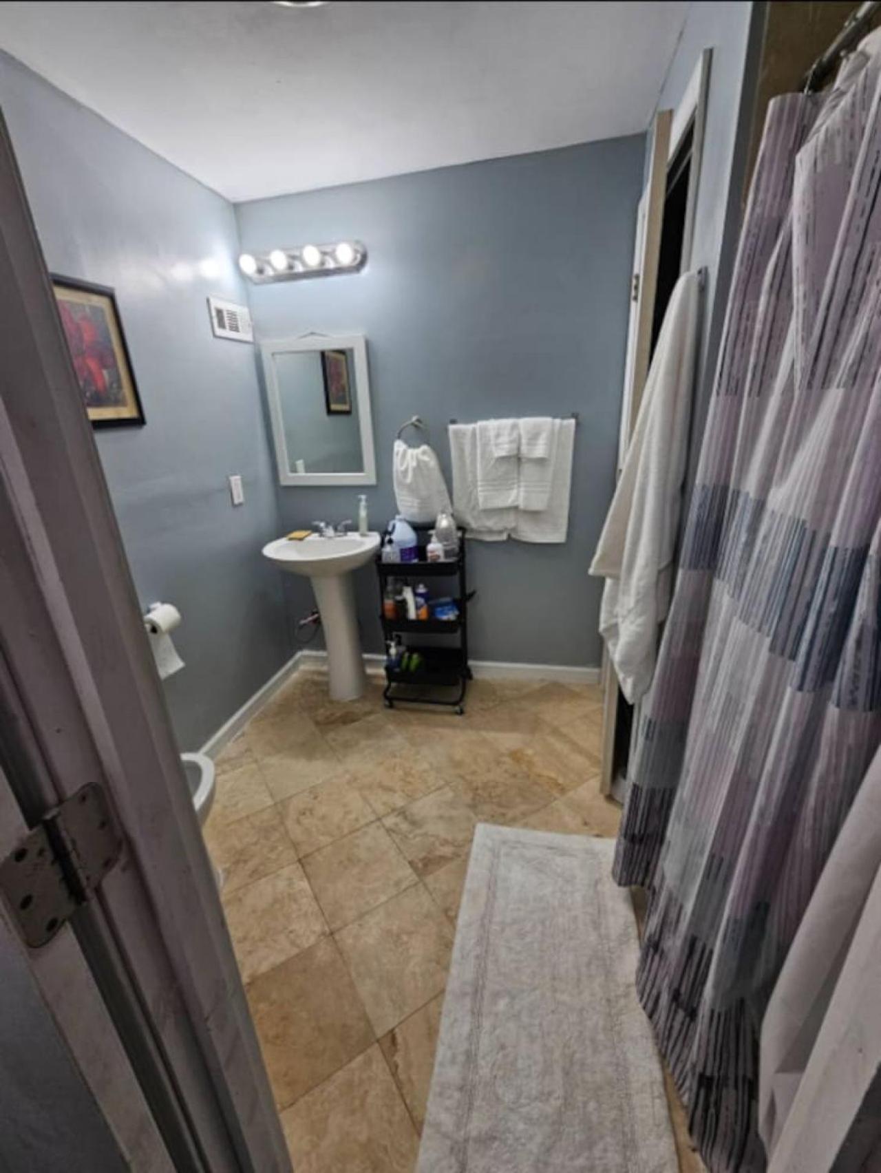 Private Entrance Full Kitchen 2 Bedroom Apartment フレデリックスバーグ エクステリア 写真